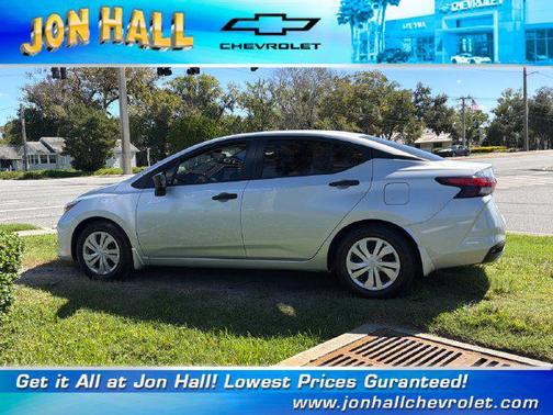 Brilliant Silver Metallic 2023 Nissan Versa 1.6 S