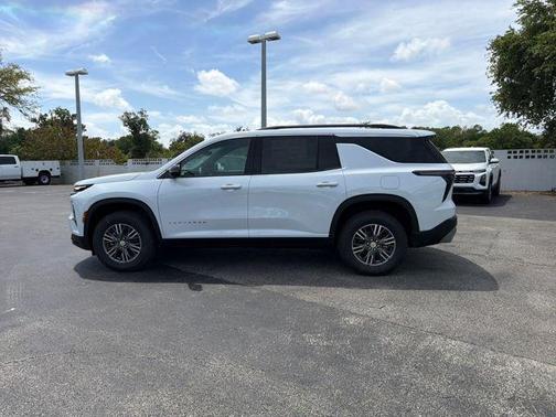 Polar White Tricoat 2026 Chevrolet Traverse LT