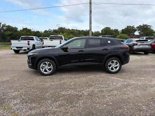 Mosaic Black Metallic 2026 Chevrolet Trax LS