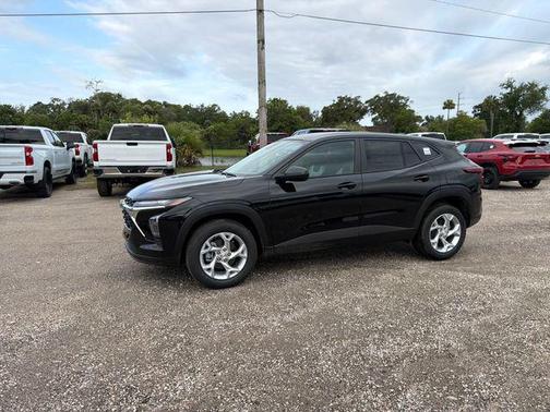 Mosaic Black Metallic 2026 Chevrolet Trax LS