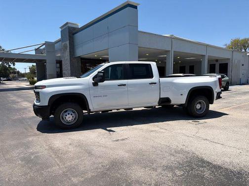 Summit White 2026 Chevrolet Silverado 3500 Crew Cab, Long Bed, WT Dual Rear Wheel, RWD