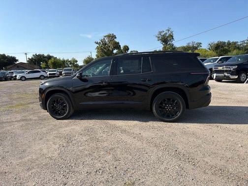 Mosaic Black Metallic 2026 Chevrolet Traverse LT
