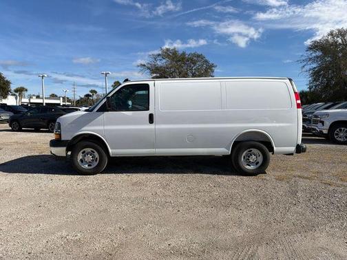 Summit White 2026 Chevrolet Express 2500 2500 Regular Wheelbase, WT, RWD