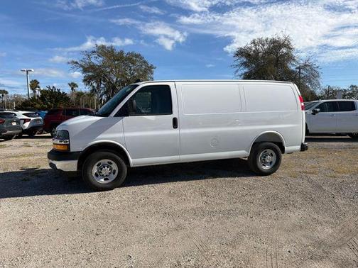 Summit White 2026 Chevrolet Express 2500 2500 Regular Wheelbase, WT, RWD