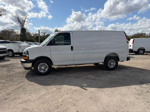Summit White 2026 Chevrolet Express 2500 2500 Regular Wheelbase, WT, RWD