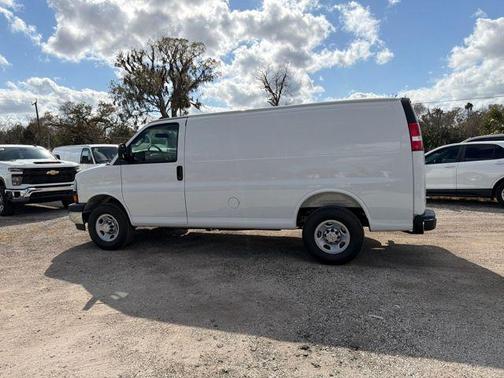 Summit White 2026 Chevrolet Express 2500 2500 Regular Wheelbase, WT, RWD