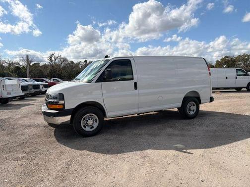 Summit White 2026 Chevrolet Express 2500 2500 Regular Wheelbase, WT, RWD
