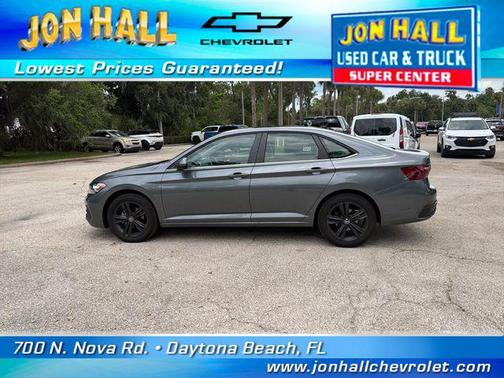 Platinum Gray Metallic 2022 Volkswagen Jetta 1.5T SE