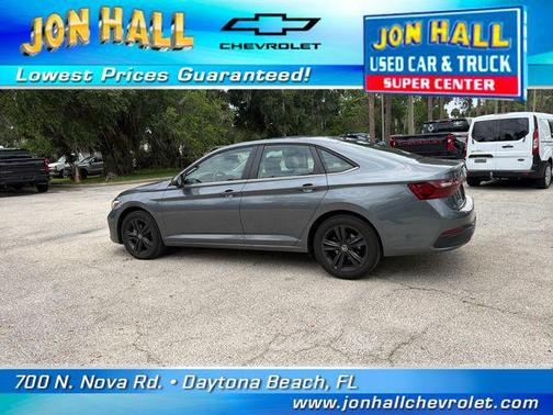 Platinum Gray Metallic 2022 Volkswagen Jetta 1.5T SE