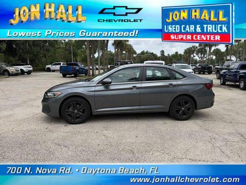 Platinum Gray Metallic 2022 Volkswagen Jetta 1.5T SE