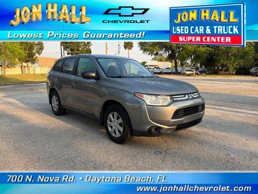 Cool Silver Metallic 2014 Mitsubishi Outlander ES