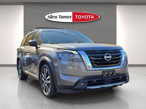 2023 Nissan Pathfinder Platinum 4WD