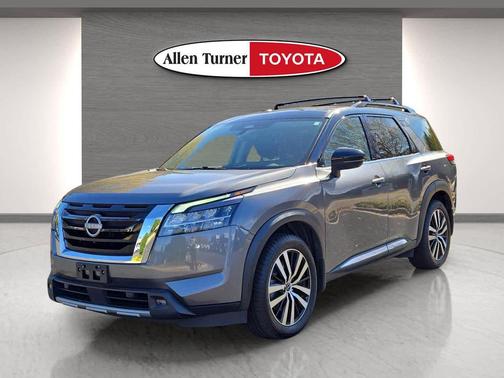 2023 Nissan Pathfinder Platinum 4WD