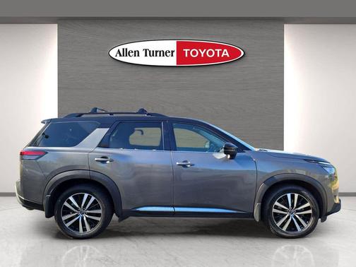 2023 Nissan Pathfinder Platinum 4WD