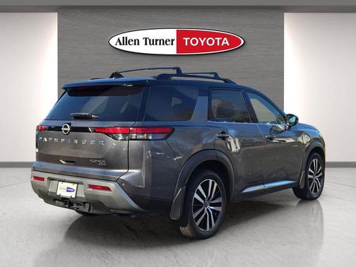 2023 Nissan Pathfinder Platinum 4WD