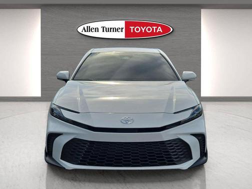 Ice Cap 2025 Toyota Camry SE
