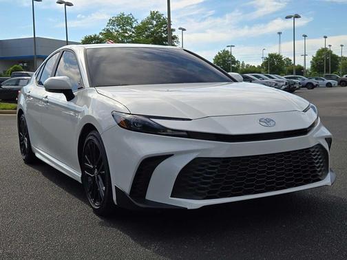 Ice Cap 2025 Toyota Camry SE