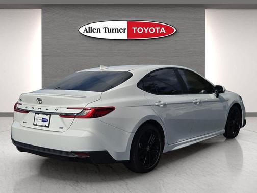Ice Cap 2025 Toyota Camry SE