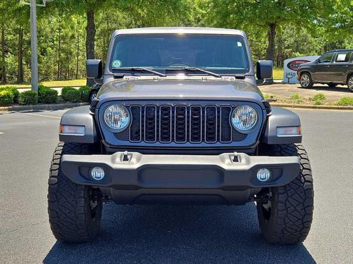 Granite Crystal Metallic Clearcoat 2025 Jeep Wrangler Sport