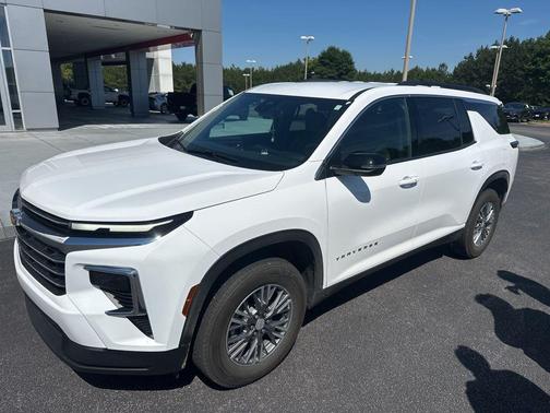 Summit White 2026 Chevrolet Traverse LT