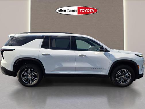 Summit White 2026 Chevrolet Traverse LT