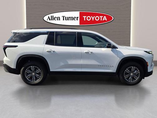 Summit White 2026 Chevrolet Traverse LT