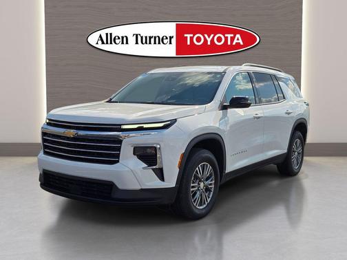Summit White 2026 Chevrolet Traverse LT