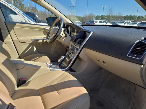 2016 Volvo XC60 T5 Drive-E Premier