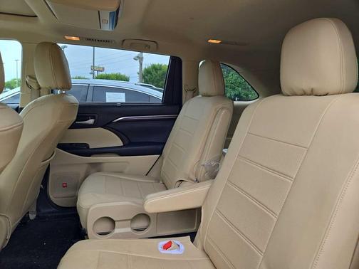 Creme Brulee Mica 2015 Toyota Highlander Limited