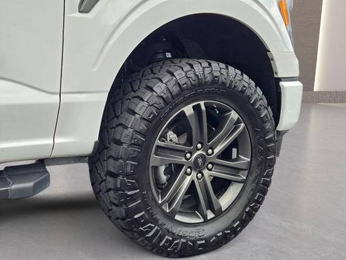 Oxford White 2022 Ford F-150 Lariat