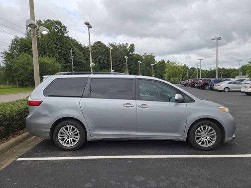 2016 Toyota Sienna XLE