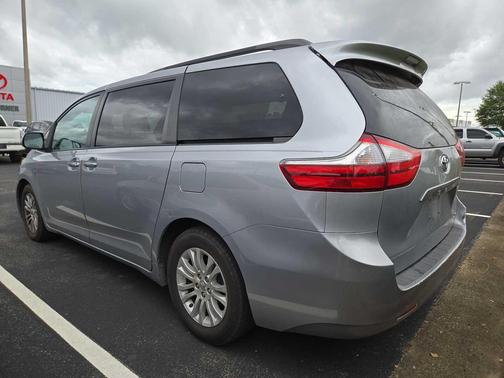 2016 Toyota Sienna XLE