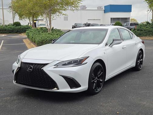 2024 Lexus ES 300h F SPORT Handling
