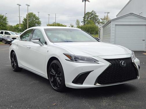 2024 Lexus ES 300h F SPORT Handling