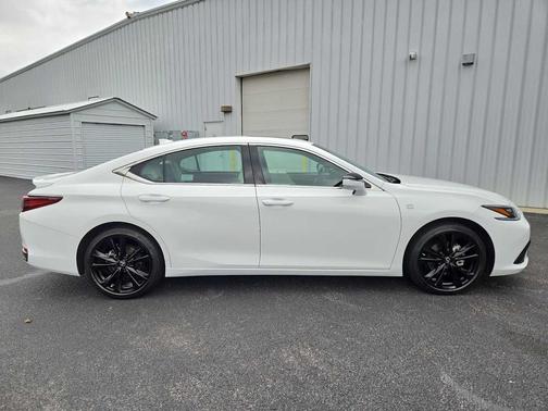 2024 Lexus ES 300h F SPORT Handling
