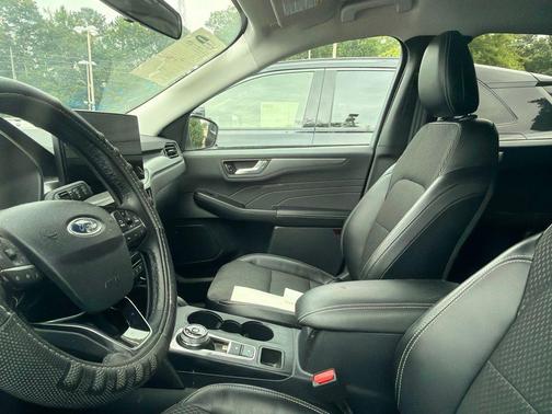 Star White Metallic Tri-Coat 2023 Ford Escape PHEV SE
