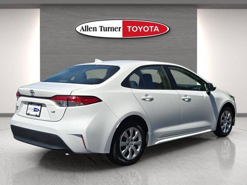 Ice Cap 2024 Toyota Corolla LE