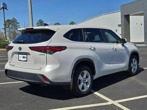 2023 Toyota Highlander Hybrid LE