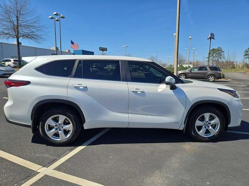 2023 Toyota Highlander Hybrid LE