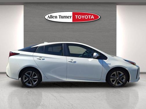 2019 Toyota Prius XLE
