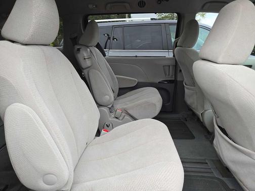 2011 Toyota Sienna LE
