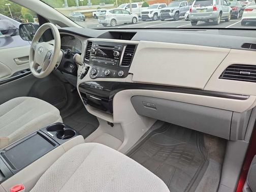 2011 Toyota Sienna LE