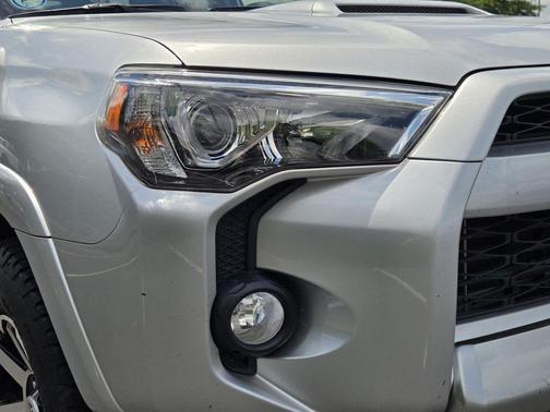 Classic Silver Metallic 2018 Toyota 4Runner TRD Off Road