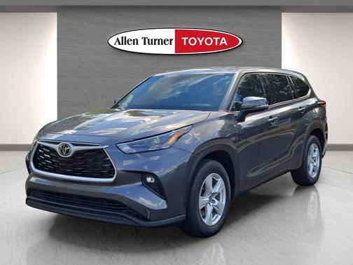 2022 Toyota Highlander LE