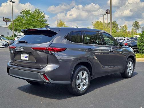 2022 Toyota Highlander LE