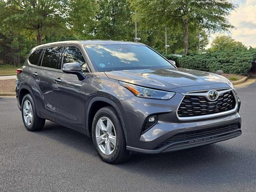 2022 Toyota Highlander LE
