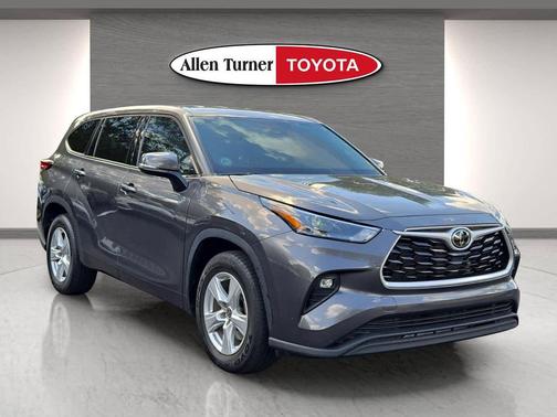 2022 Toyota Highlander LE