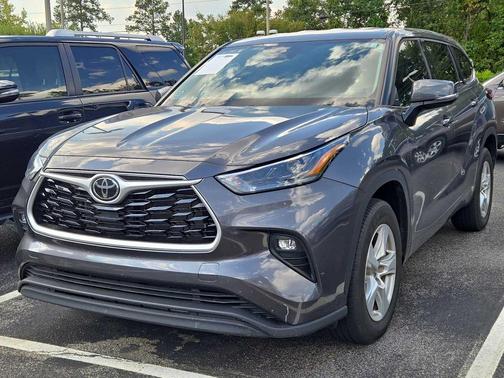 2022 Toyota Highlander LE