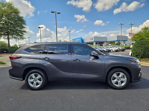2022 Toyota Highlander LE