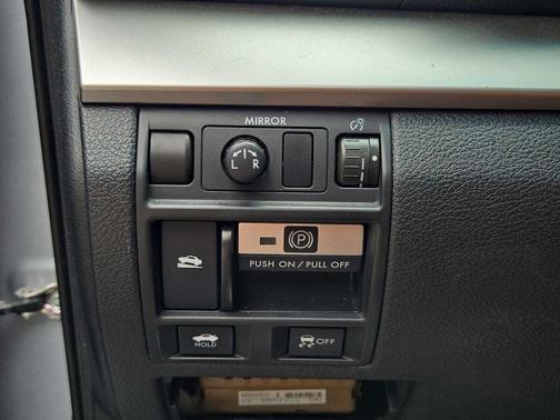 Ice Silver Metallic 2013 Subaru Legacy Premium